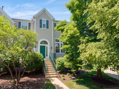 /international/us/2443-courtyard-circle-aurora-il-110108412743/