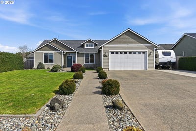/international/us/2025-roosevelt-loop-northbend-or-110107306449/