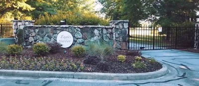 /international/us/729-eagles-harbor-dr-hodges-sc-110107985734/