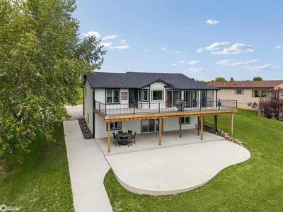 /international/us/3141-130th-street-ellston-ia-110108269912/