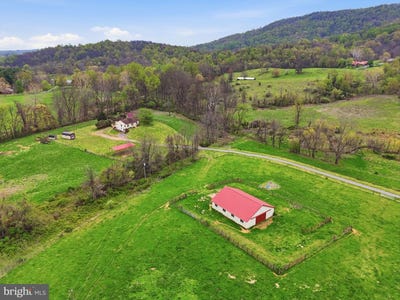 /international/us/1901-misty-meadows-ln-markham-va-110107378728/