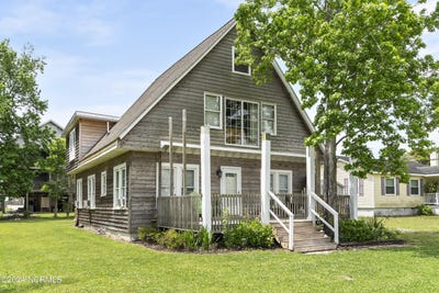 /international/us/411-spartanburg-avenue-carolina-beach-nc-110097331400/