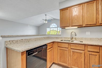/international/us/309-waters-edge-lane-madison-al-110108908278/