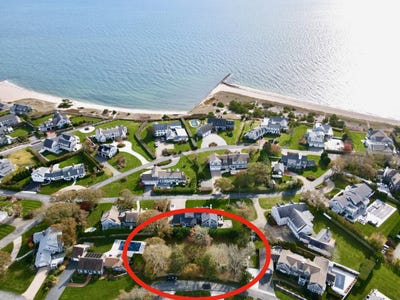 /international/us/19-riverway-west-harwich-ma-110103602185/