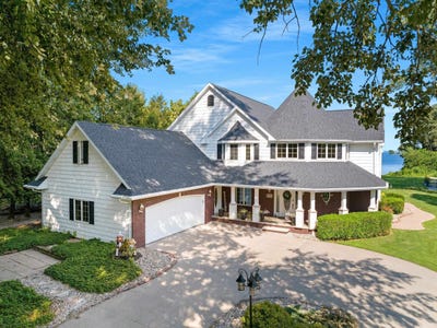 /international/us/2710-shorewood-drive-oshkosh-wi-110101246037/