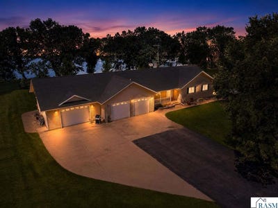 /international/us/4-s-fox-lake-drive-sherburn-mn-110105697097/