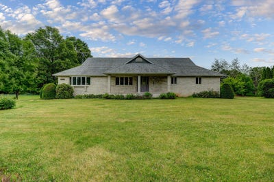 /international/us/2205-meadows-drive-sterling-il-110108708238/