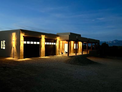 /international/us/7-daniels-rd-ranchos-de-taos-nm-110103543836/
