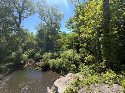 /international/us/townline-road-marcellus-ny-110108548021/