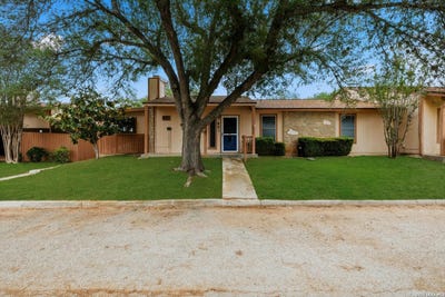 /international/us/1051-country-club-dr-seguin-tx-110107460400/