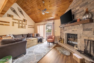 /international/us/171-upper-village-way-tannersville-pa-110101116077/