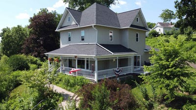 /international/us/117-s-main-street-elroy-wi-110100621043/