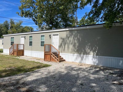 /international/us/1085-spring-bay-rd-east-peoria-il-110108667424/