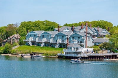 /international/us/4-eastern-point-dr-shrewsbury-ma-110108363212/