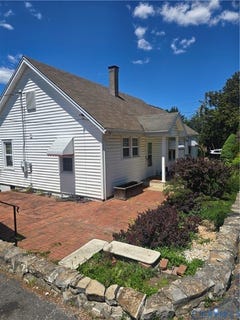 /international/us/125-houston-street-lexington-va-110108656292/