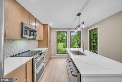 /international/us/1806-n-shore-court-reston-va-110108338506/