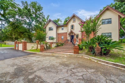 /international/us/526-n-2nd-street-bay-saint-louis-ms-110100215840/