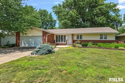 /international/us/811-virginia-avenue-taylorville-il-110100421079/