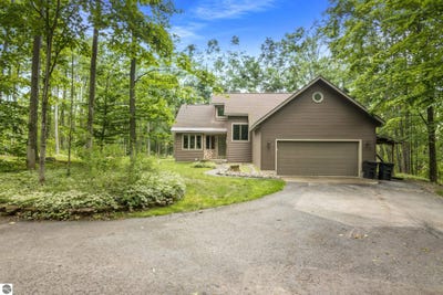 /international/us/10402-mt-frederick-road-gaylord-mi-110100370064/
