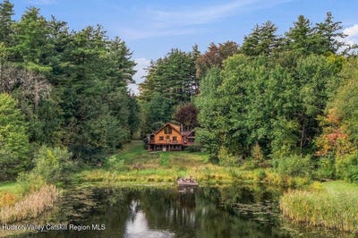 /international/us/304-hennett-road-valatie-ny-110120056396/