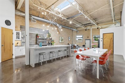 /international/us/335-s-hall-street-dallas-tx-110107547887/