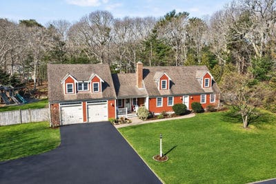 /international/us/69-union-street-yarmouth-port-ma-110107847751/