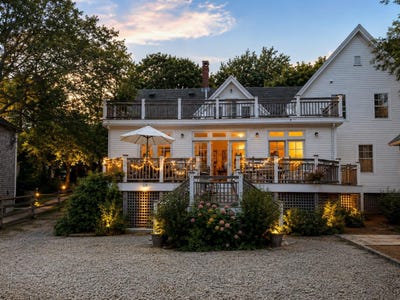 /international/us/161-commercial-street-wellfleet-ma-110110368375/