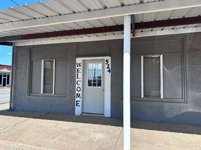 /international/us/524-s-main-street-hale-center-tx-110119514187/