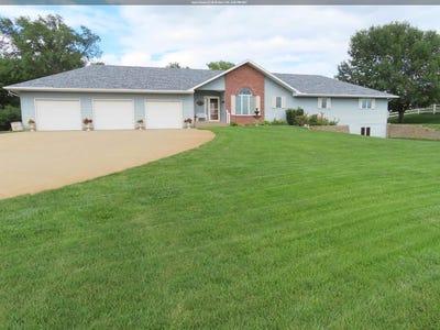 /international/us/4440-lost-meadows-road-sioux-city-ia-110097803678/