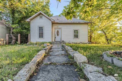 /international/us/114-west-chestnut-street-junction-city-ks-110094405174/