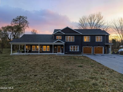 /international/us/1633-w-river-road-gansevoort-ny-110103549818/