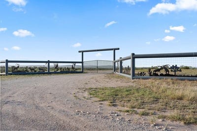 /international/us/10551-county-road-345-colorado-city-tx-110094047790/