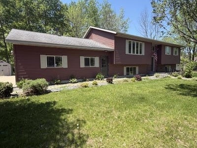 /international/us/425-owen-street-mosinee-wi-110108382753/