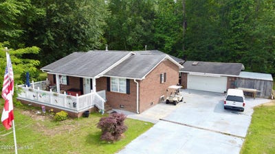 /international/us/144-waccamaw-shores-road-lake-waccamaw-nc-110107981577/