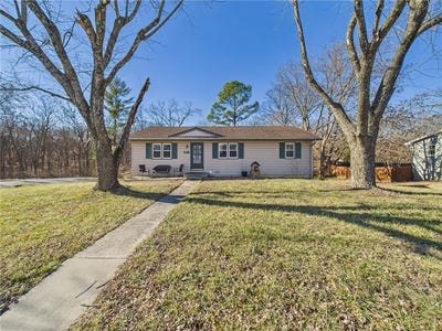 /international/us/611-short-street-knob-noster-mo-110105084141/
