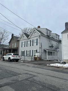 /international/us/148-clinton-street-montgomery-ny-110108471848/