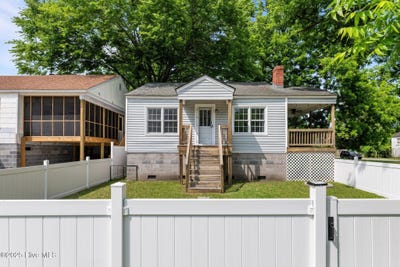 /international/us/2402-oaks-road-new-bern-nc-110107692289/