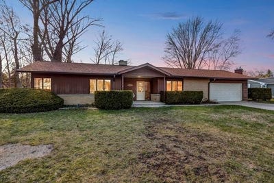 /international/us/729-s-12th-ave-sturgeon-bay-wi-110107480382/