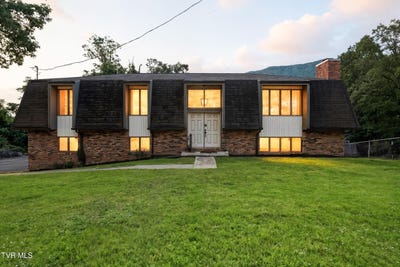 /international/us/1704-wildcat-road-big-stone-gap-va-110101457068/