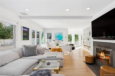 /international/us/8-ocean-lane-amagansett-ny-110106672344/