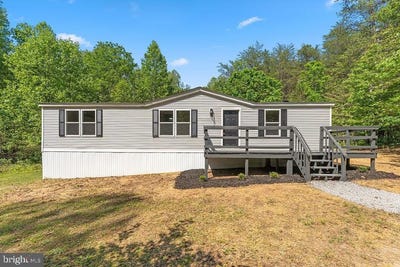 /international/us/152-oakland-place-louisa-va-110108196503/