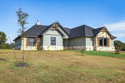 /international/us/1703-county-rd-giddings-tx-110120423951/