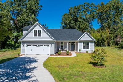 /international/us/122-live-oak-circle-lake-waccamaw-nc-110106735946/