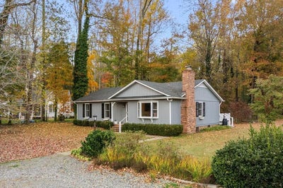 /international/us/130-pittmans-drive-irvington-va-110103278435/