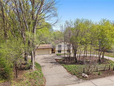/international/us/4935-woodland-road-minnetonka-mn-110107710943/
