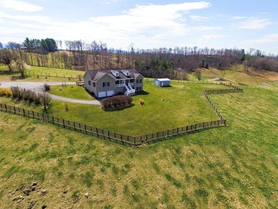 /international/us/141-akers-road-wytheville-va-110098522524/