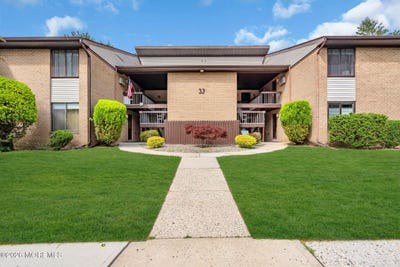 /international/us/33-meadow-green-circle-manalapan-nj-110108819608/