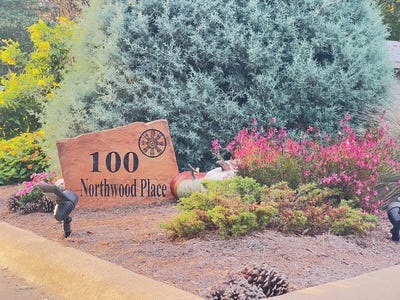 /international/us/100-northwood-pl-enchanted-oaks-tx-110120829458/