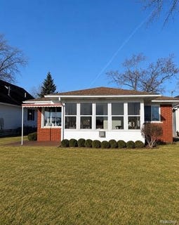/international/us/5435-pointe-drive-east-china-twp-mi-110107833277/