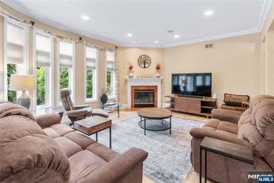 /international/us/103-hudson-cove-edgewater-nj-110108299907/